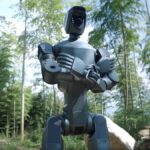 Deep Robotics představuje humanoidního robota schopného stabilního pohybu v exteriéru