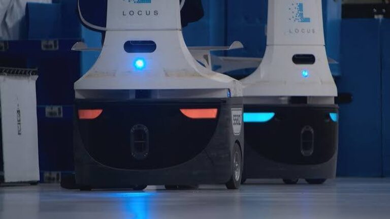 Distribuční centrum v Shepherdsville využívá roboty k rozesílce 120 000 svátečních balíčků denně