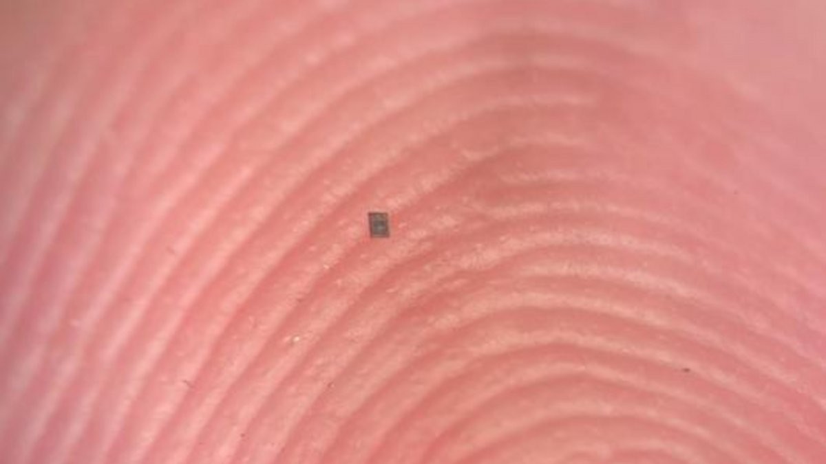 Nejmenší programovatelný autonomní robot na světě stojí pouhý jeden cent