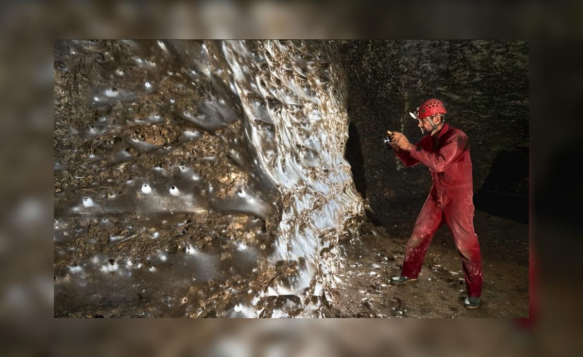 Největší pavučina na světě: Objev v Sírové jeskyni na hranici Řecka a Albánie