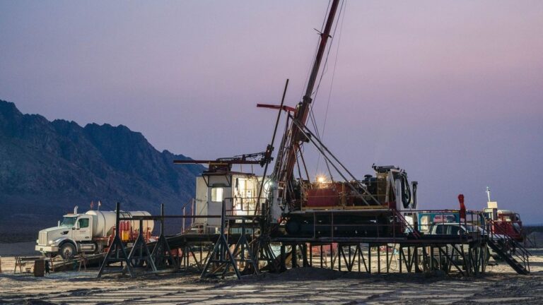 Objevení skrytého geotermálního zdroje v nevadské poušti pomocí AI