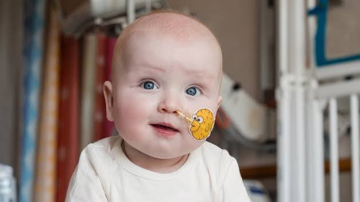 První miminko léčené personalizovanou genovou terapií v centru vědeckého dění roku 2025