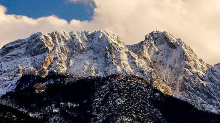 Seismická aktivita a geologické vzestupy v českých horách