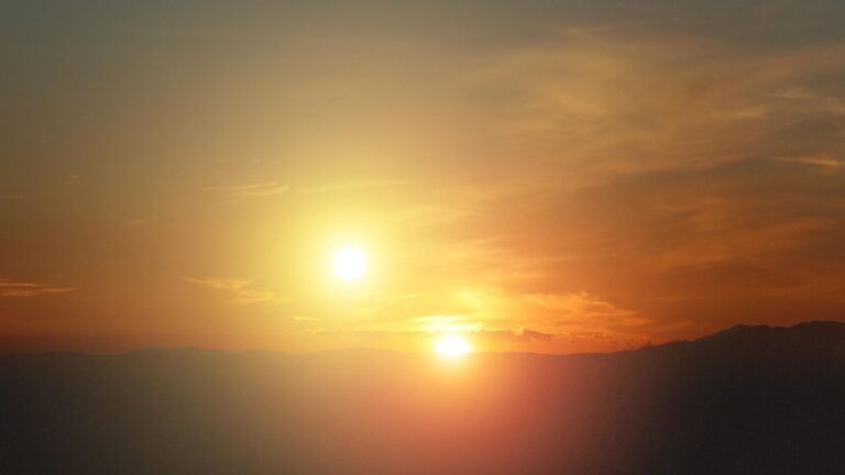 Tatooine a jeho dvojité slunce: Objev exoplanety HD 143811(AB)b