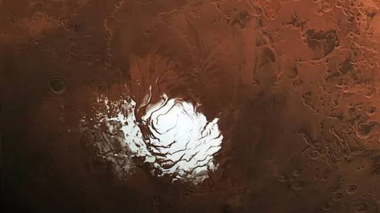 Vědecký objev na Marsu: Vodní led blízko povrchu