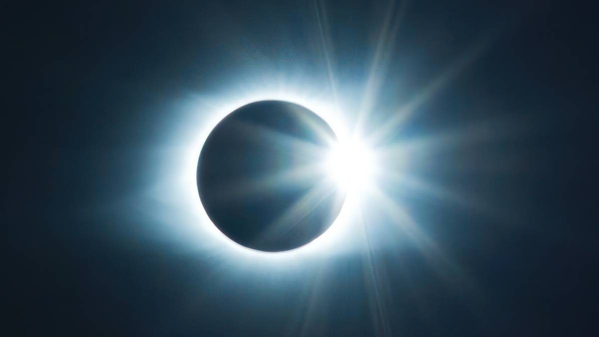 Vzácná série slunečních zatmění v letech 2026-2028