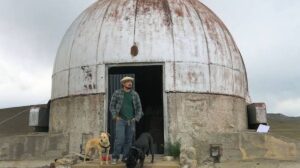 “Autoexilace”: Mladý muž žijící v opuštěné observatoři v Patagonii