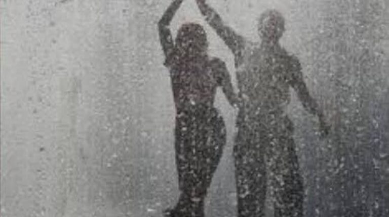 Čtyři znamení zvěrokruhu, která si užívají déšť s šálkem čaje