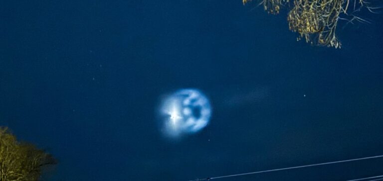 Další záhadná modrá spirála na obloze