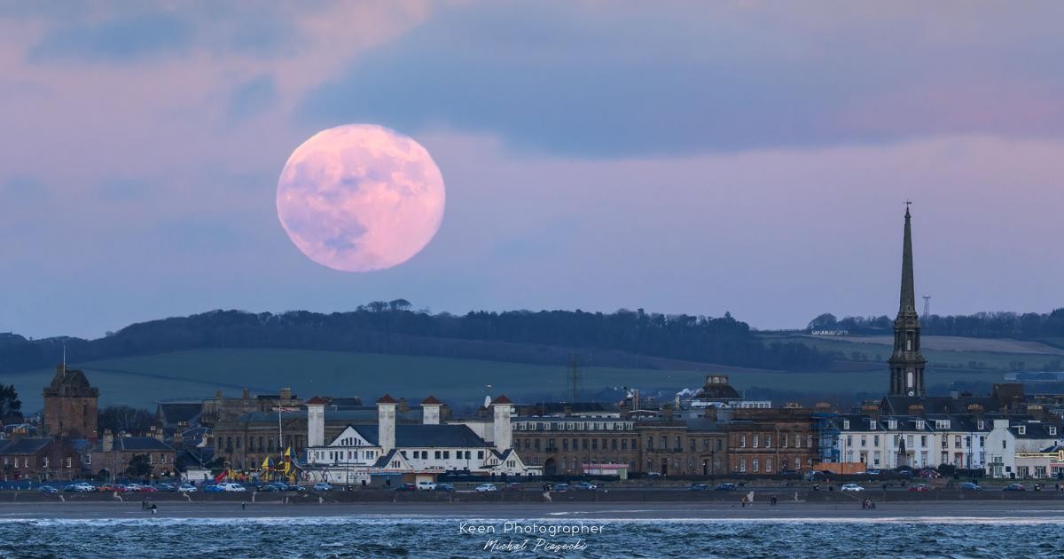 Fotografie Superměsíce volavky v South Ayrshire