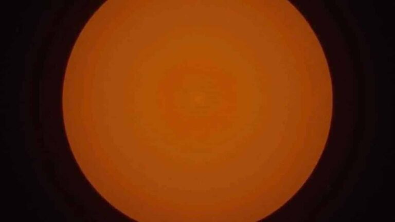 Jak si užít nejdelší sluneční zatmění století