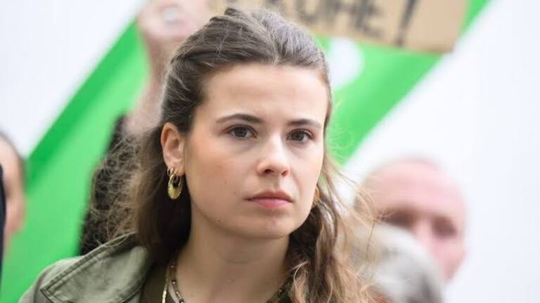 Luisa Neubauer poskytuje živé vyučování z Antarktidy – Více než 1000 školních tříd se přihlásilo