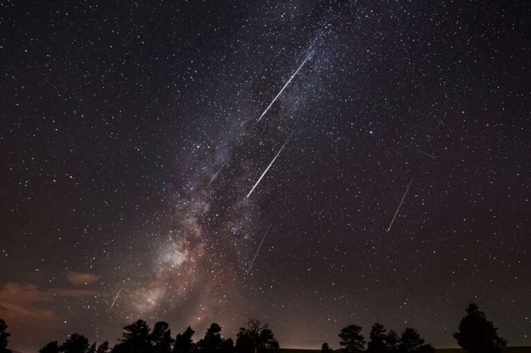 Nejjasnější meteoritický déšť roku 2026 dosáhne vrcholu pod bezměsíčnou oblohou – zde je místo a čas, kdy ho můžete vidět