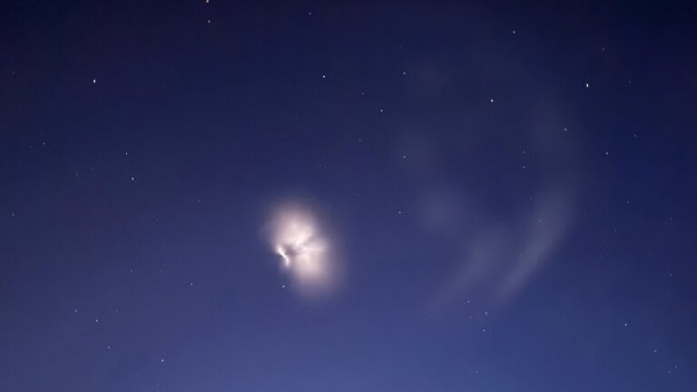 Neobvyklý jev na večerní obloze: Příběh o světelné oblačnosti