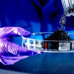 Nový výzkum odhaluje toxické chemikálie v umělém trávníku