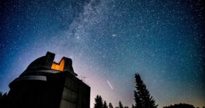 Překvapující objev v Gyűrű-köd: ionizované železo ve středu