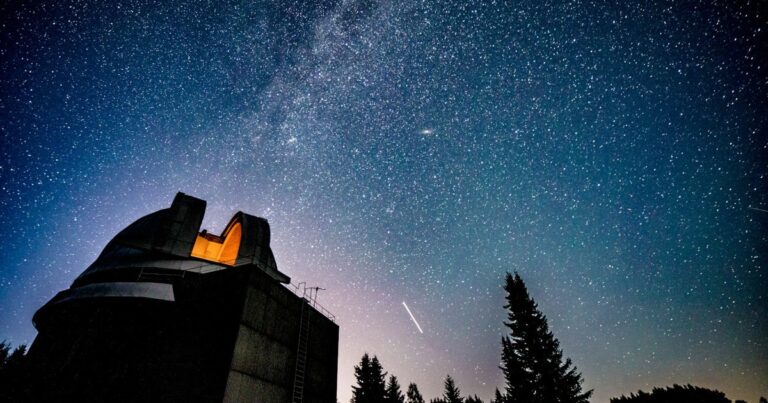 Překvapující objev v Gyűrű-köd: ionizované železo ve středu