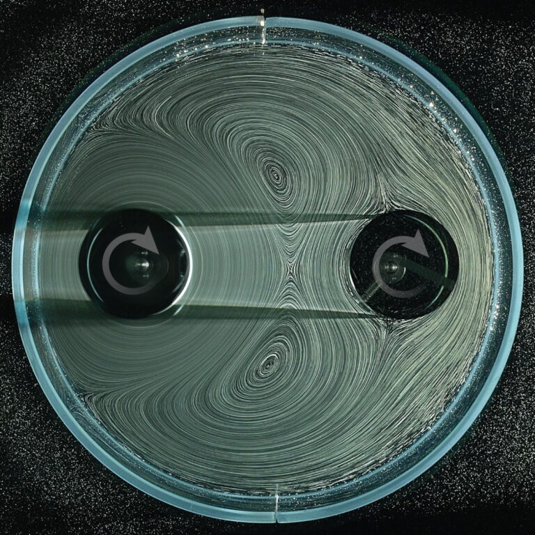 Průlomové převodovky poháněné vodou fungují bez zubů nebo přímého kontaktu