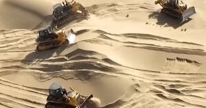 Strategie Číny: Jak se podařilo udržet 337 000 km² písku pomocí slámy, vody a slunce