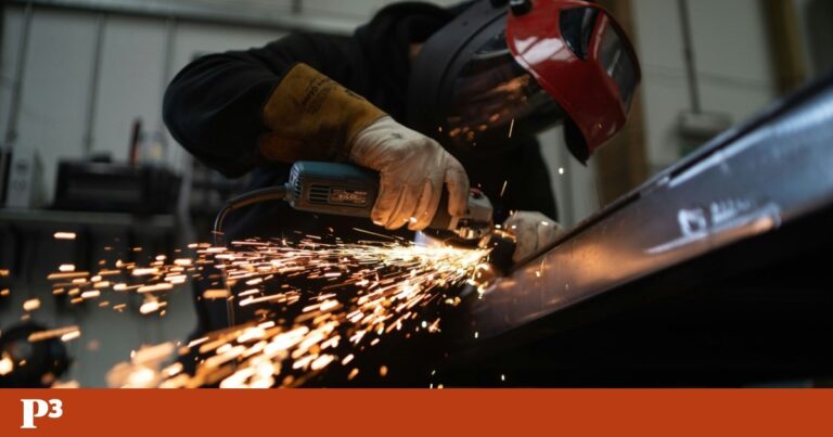 Tento mladého muže ve věku 26 let zvolil povolání svářeče, aby se vyhnul ztrátě pracovních míst kvůli umělé inteligenci