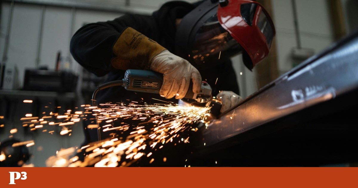 Tento mladého muže ve věku 26 let zvolil povolání svářeče, aby se vyhnul ztrátě pracovních míst kvůli umělé inteligenci