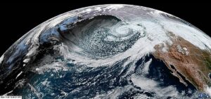 Změna zimních tras bouří v severním Pacifiku směřuje k pólu rychleji, než se předpovídalo